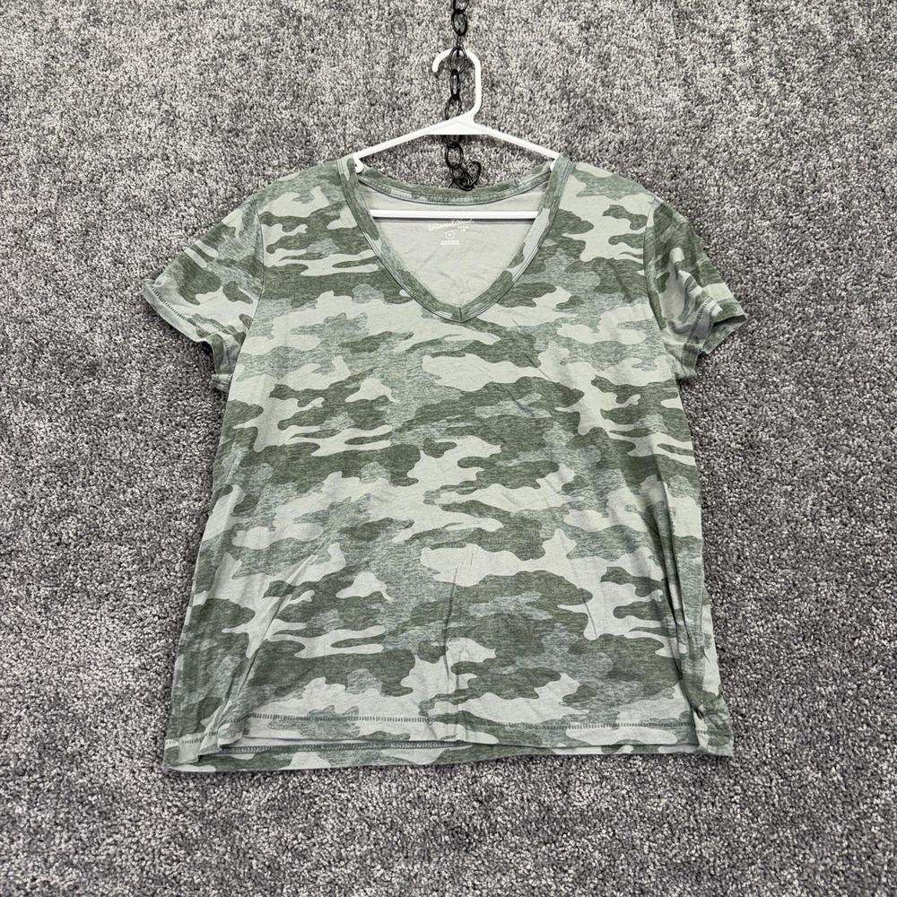 Universal Thread Shirt Womens XL Green Camo V Neck Basic T Shirt Summer Casual
